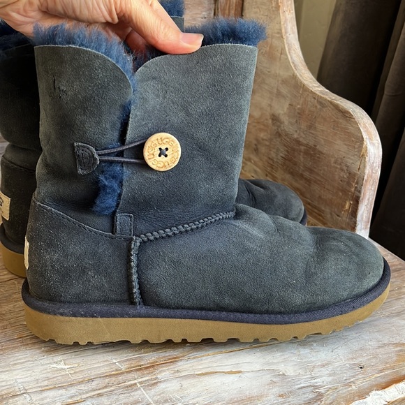 🤍 UGG Australia Bailey Button Boot navy blue shearling size 6 - Picture 2 of 10